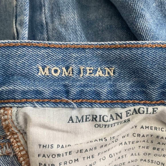 American Eagle womens size 2 distressed Mom Jeans - Picture 4 of 5